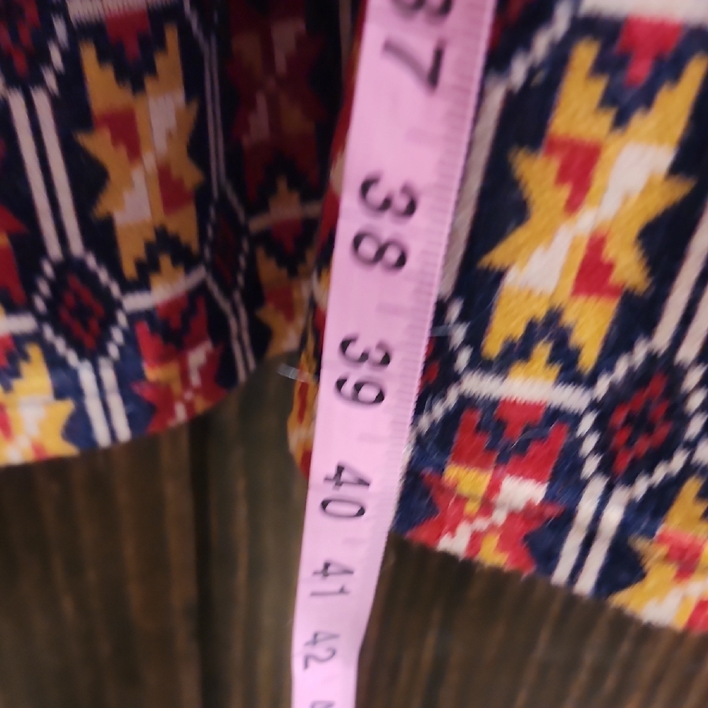Ivy Jane Multicolor Geometric Patterned Garment - Picture 7 of 9
